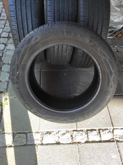 235/55/19 Continental