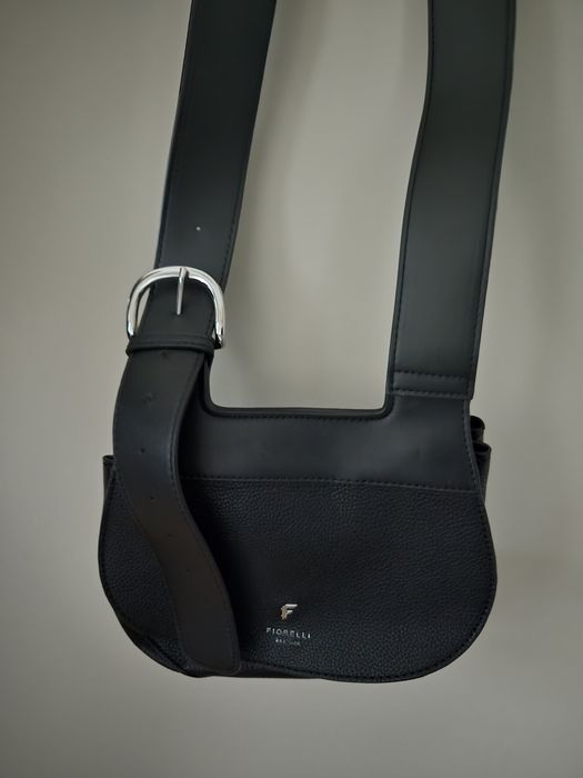 Дамска черна чанта