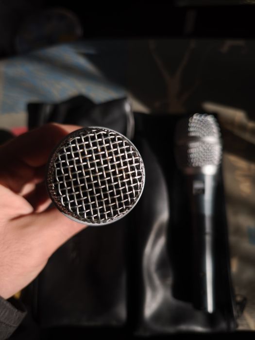 Конденсаторный микрофон shure beta 87a.