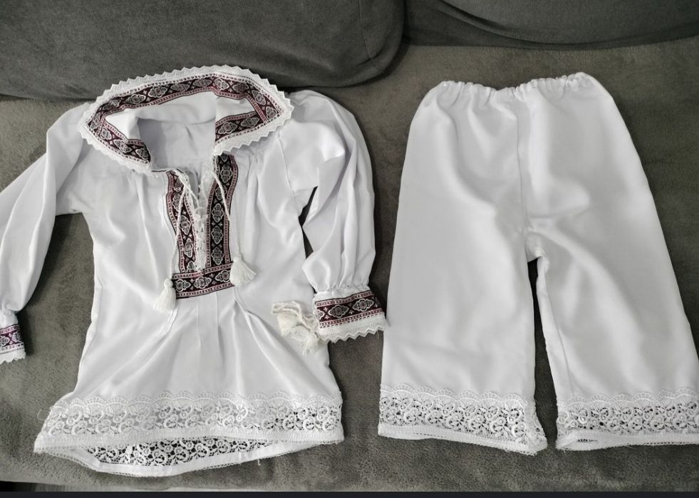 Costum popular traditional 3-4ani 300lei