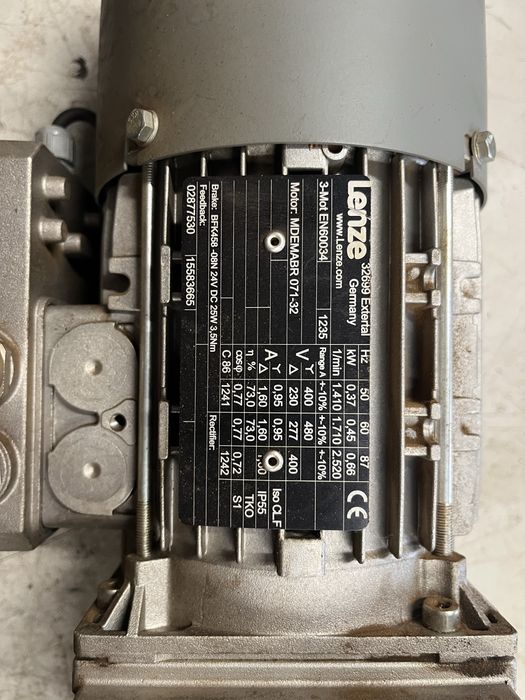 Motor electric cu reductor de 0,37 kw