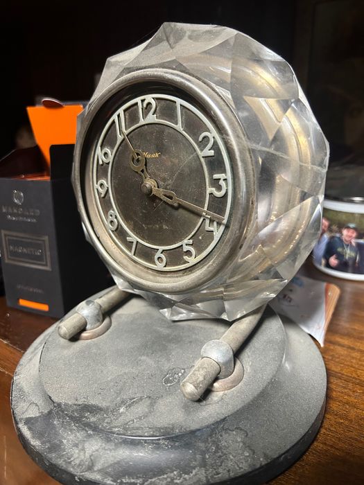 Стар руски часовник липсва му стаклото