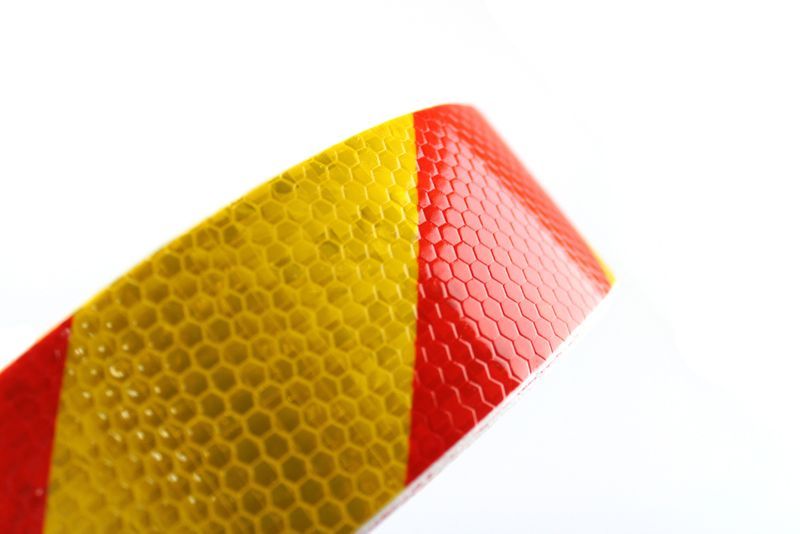 Светлоотразително тиксо ТИП "Пчелна пита" / (5см.х50м.) Жълто+Червено