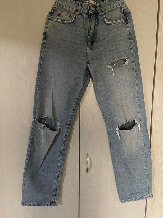 blugi second aproape noi