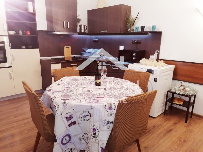 Дава се под наем Тристаен апартамент в Варна, Гръцка махала - 70 кв.м за 548.25 € - Снимка #2