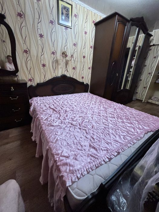 Продам спальный гарнитур