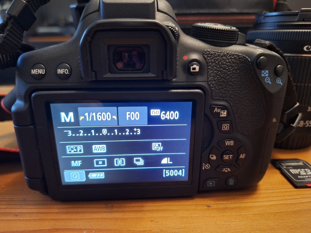 Canon Eos 750D Kit complet.  Conectivitate NFC si Wireless