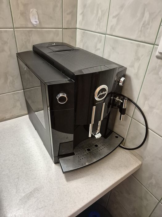 Продавам кафе машина робот Jura C60