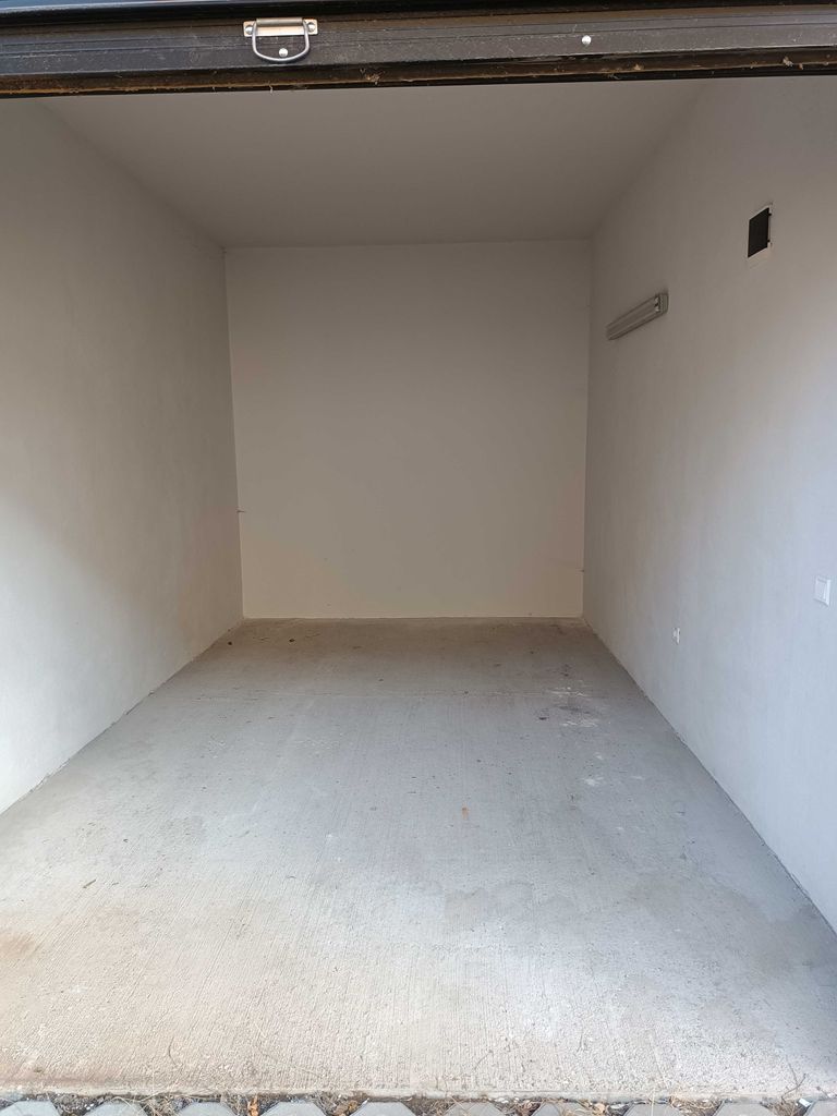 Продава се Гараж / Паркомясто в София, Център - 17 кв.м за 2059 €/кв.м - Снимка #1