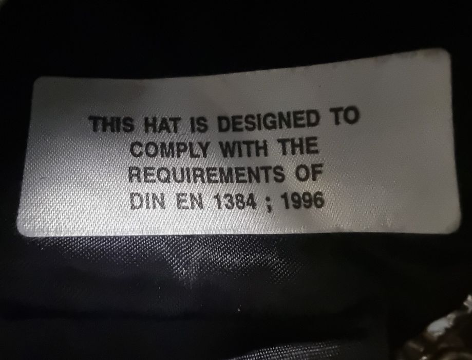 Дамски каски за езда