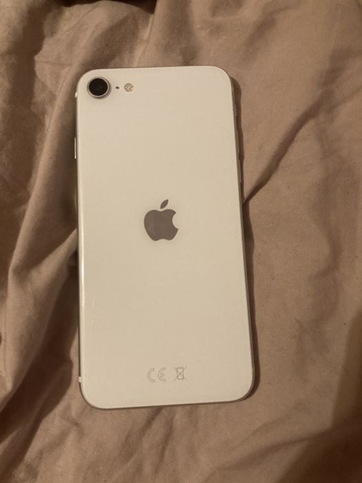 iPhone SE 2020 бял