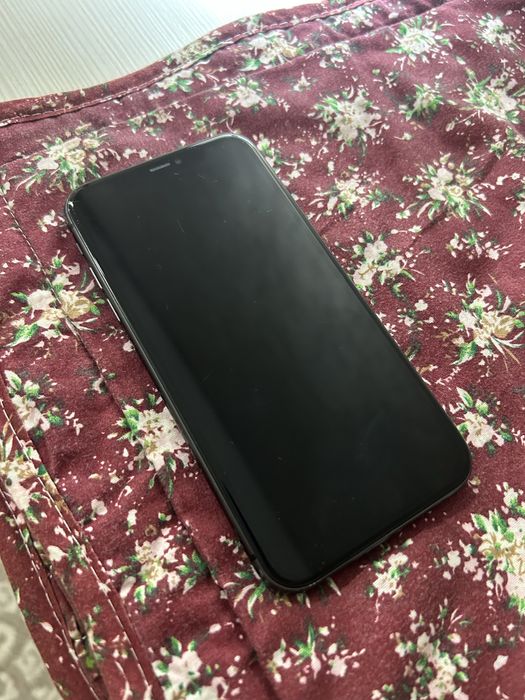 Продам айфон 11