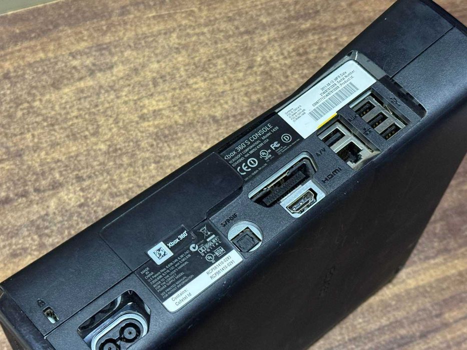 Продавам Xbox 360 комплект