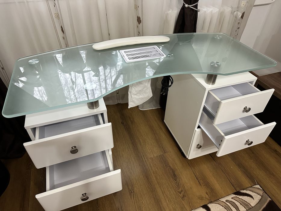 Masă de manichiură