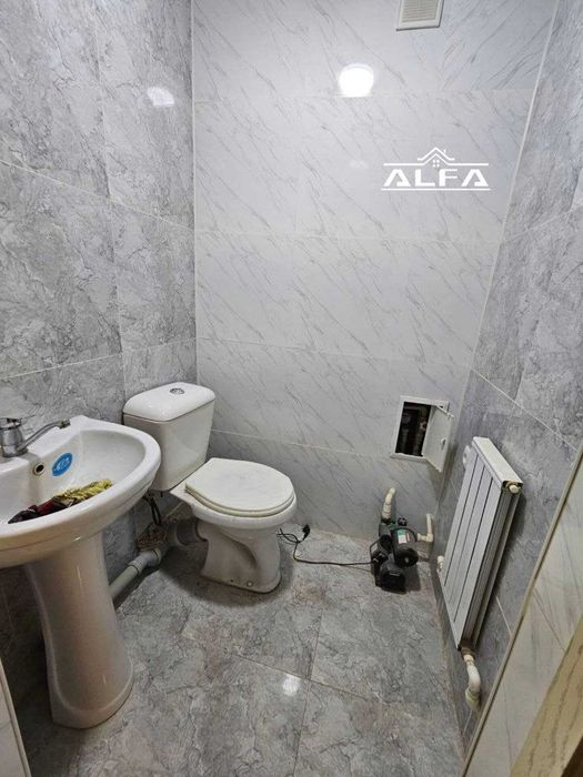 Buxoroda kvartira sotiladi 2 xonali 65m² 7-qavat.