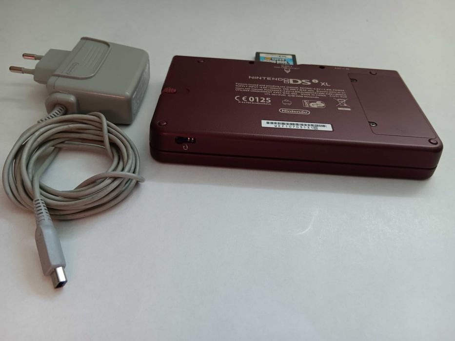 Nintendo DSi XL, Joc portabil de colectie plus joc Super Mario Bros