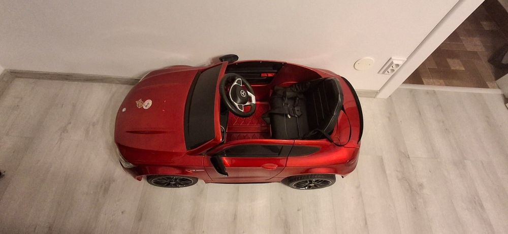 Mercedes vișiniu  AMG  GT    cu telecomanda