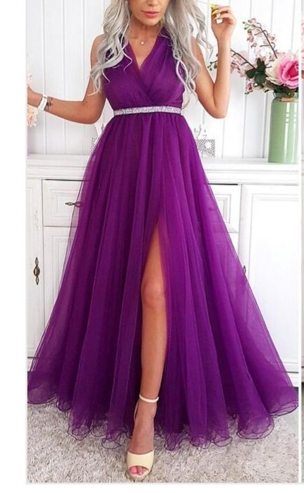 Лилава рокля и колан с камъни