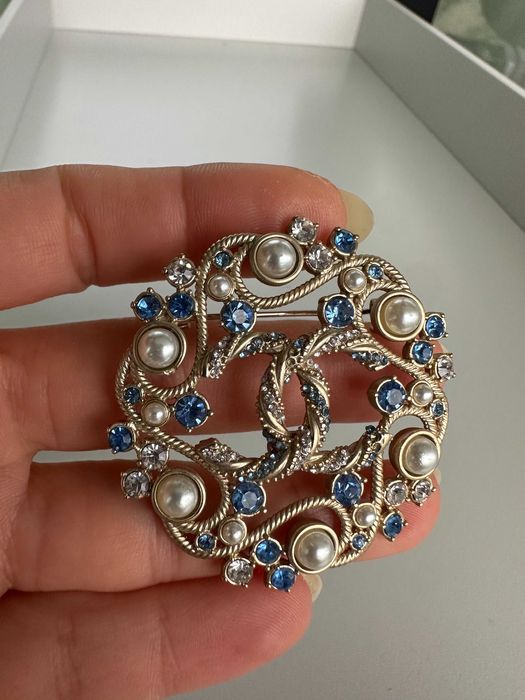 Brosa Chanel chic cristale si perle