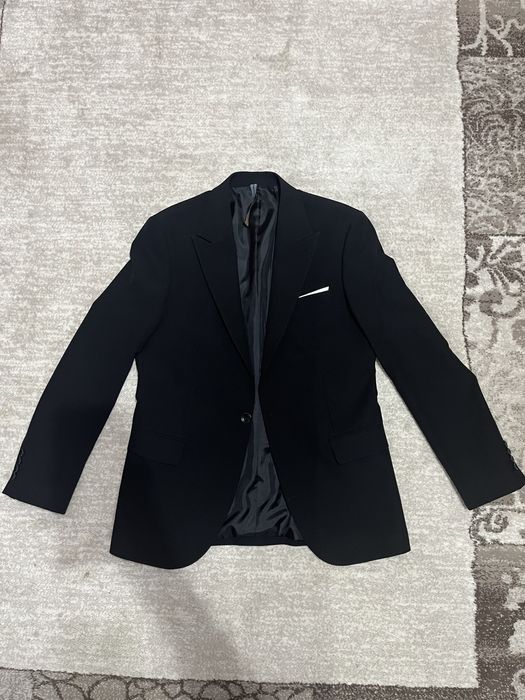 Costum si pantaloni negri