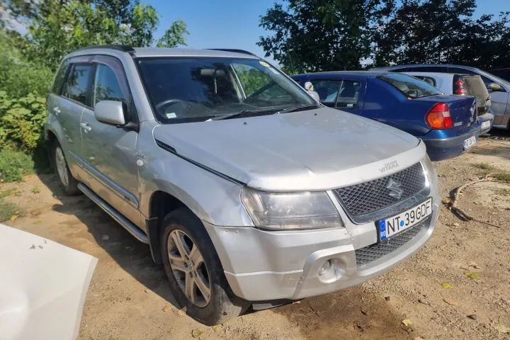 usa portiera stanga dreapta geam macara haion aripa oglinda far stanga dreapta capota grila trager bara fata spate Suzuki Grand Vitara 2007 motor 1,9ddis F9Q  dezmembrez