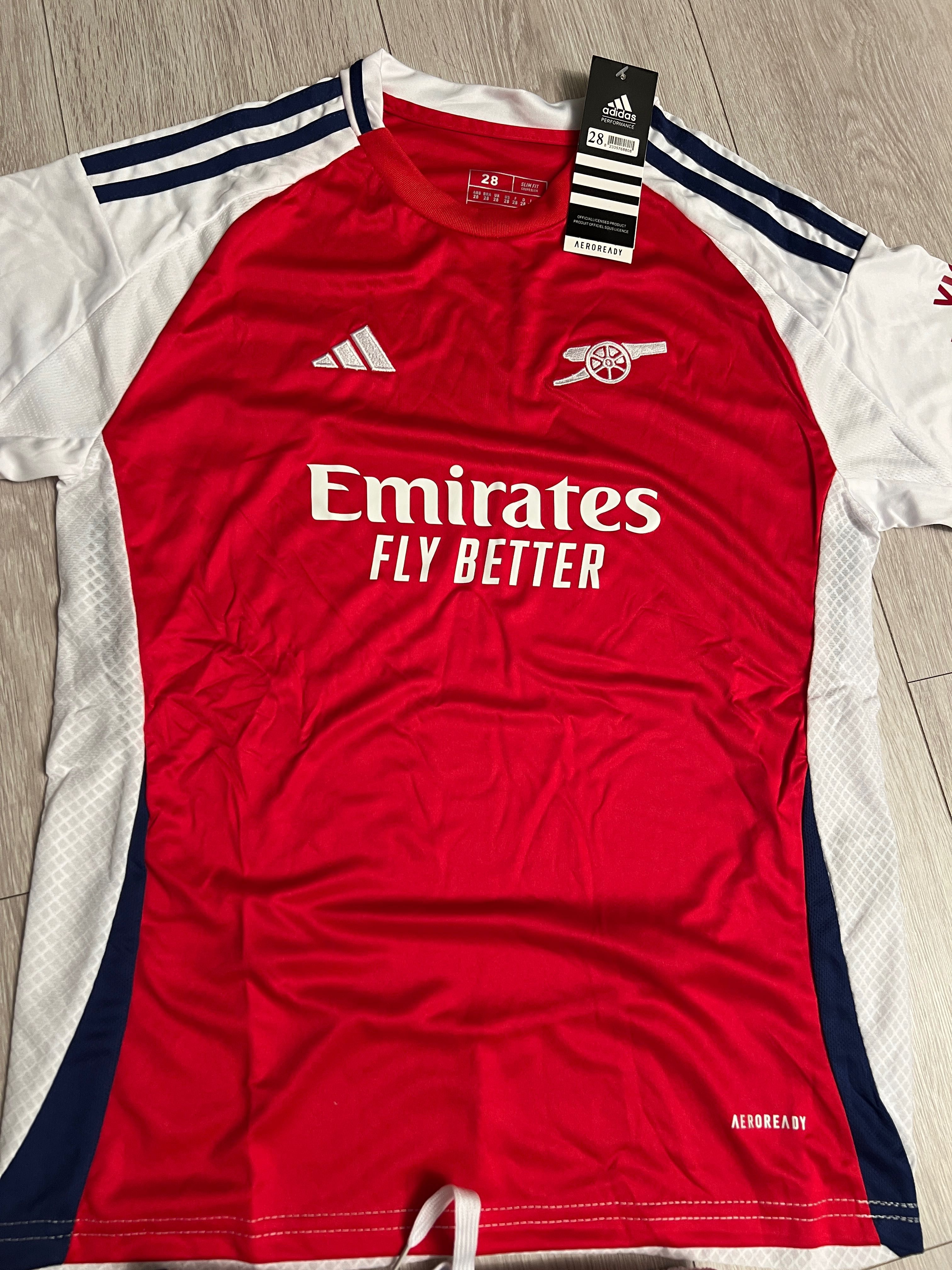 Нов спортен екип на Arsenal – за 8–10 годишно дете – с етикет
