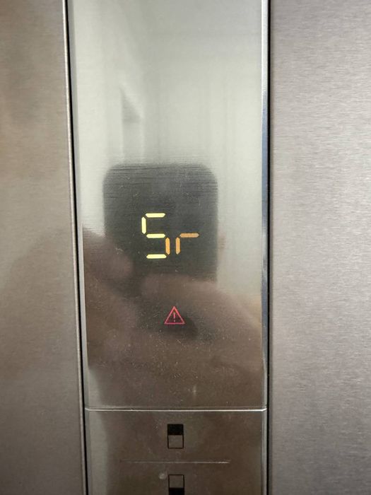 Продается холодильник  Hotpoint не рабочий