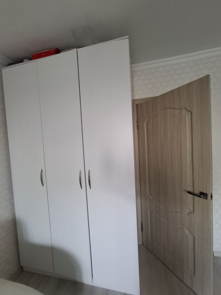 Продаются шкафы для одежды
