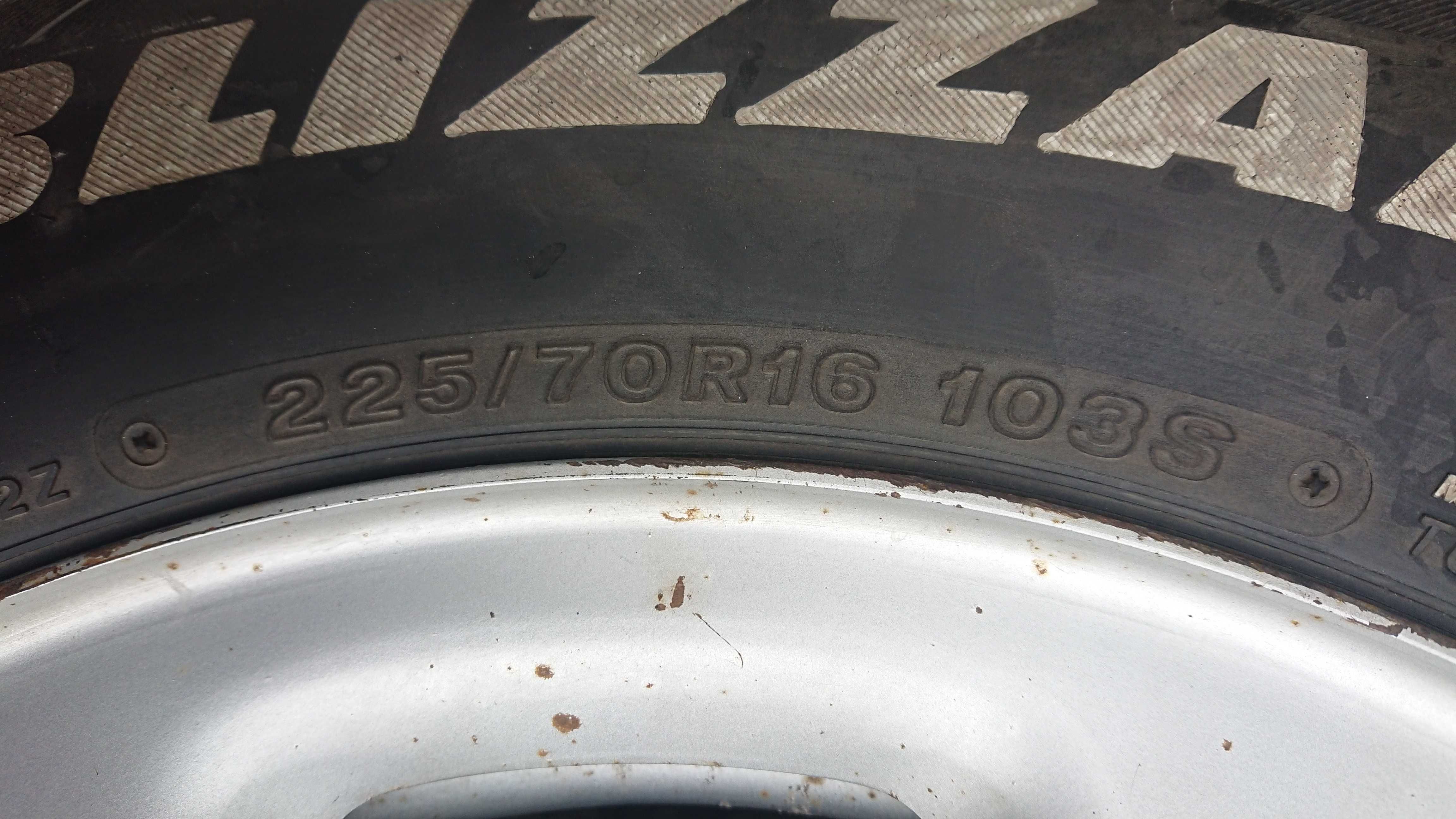 Зимние шины 225/70R16