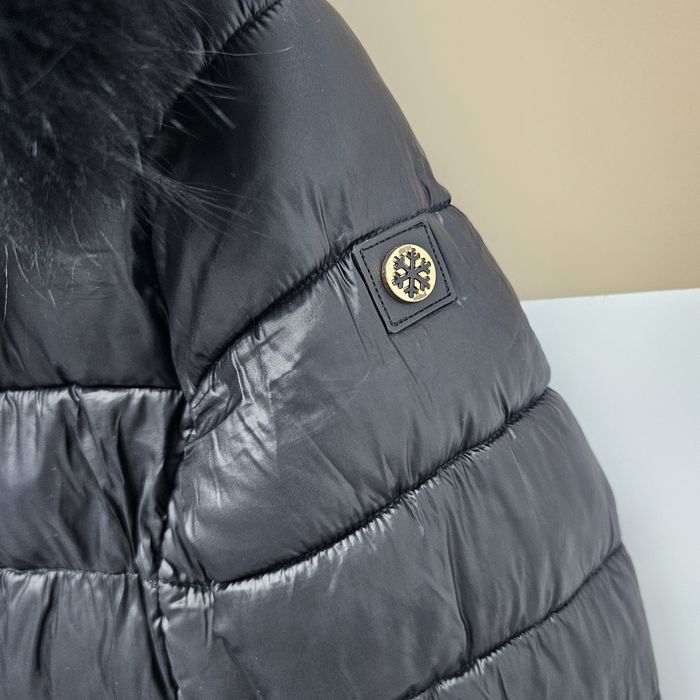 Късо зимно яке черен цвят М размер с естествен косъм