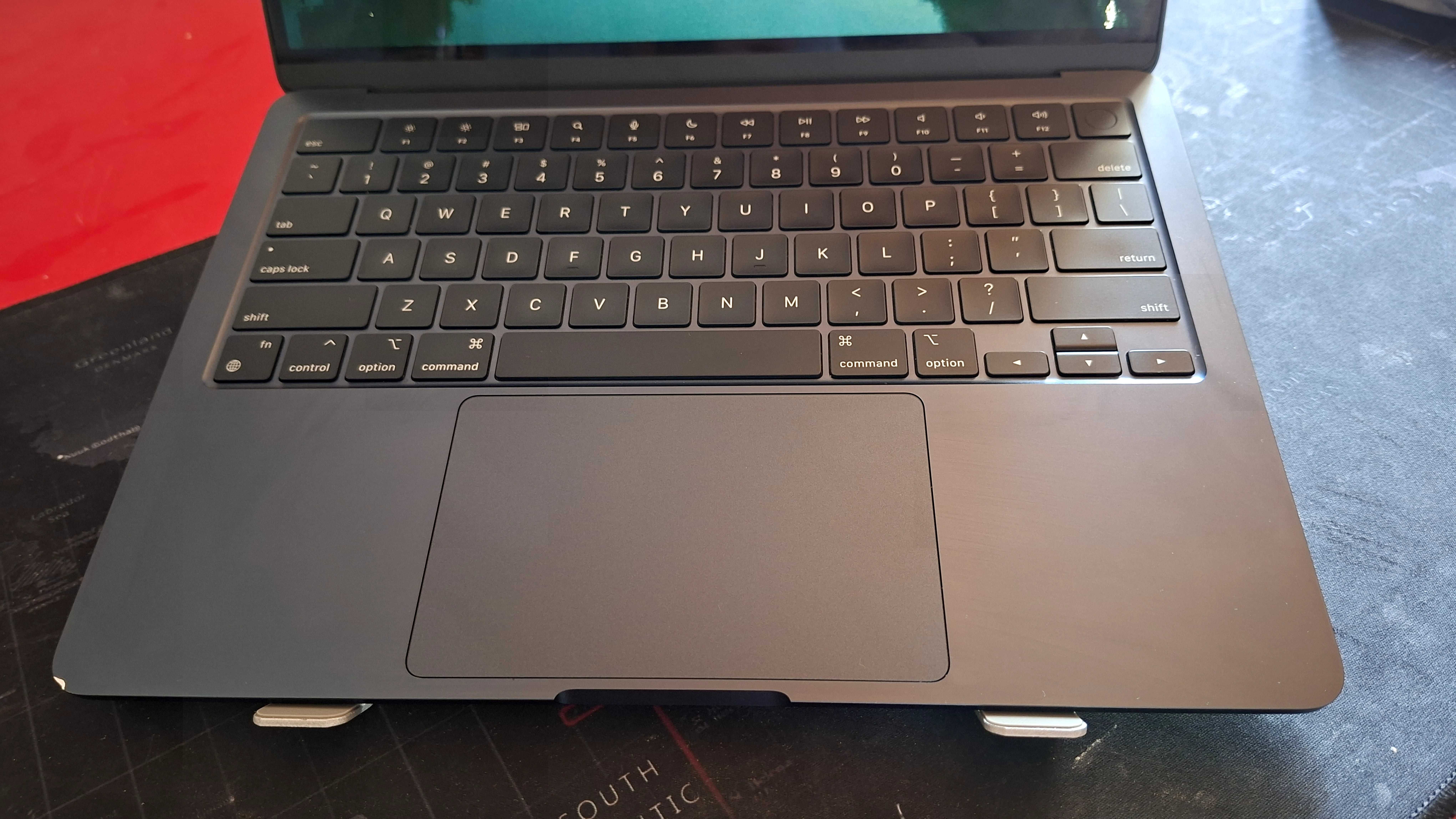 Macbook Air m2 8/256 midnight