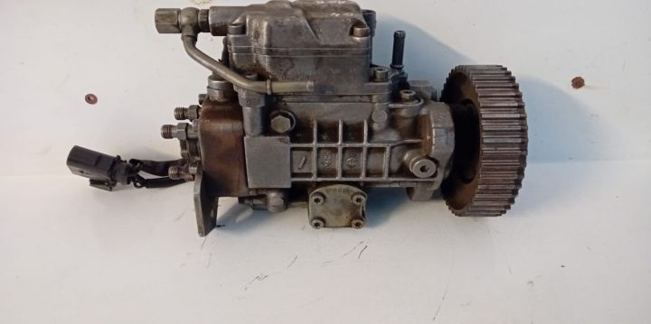 Pompa injectie  AGR / ALH  038130107D Volkswagen VW Bora prima genera