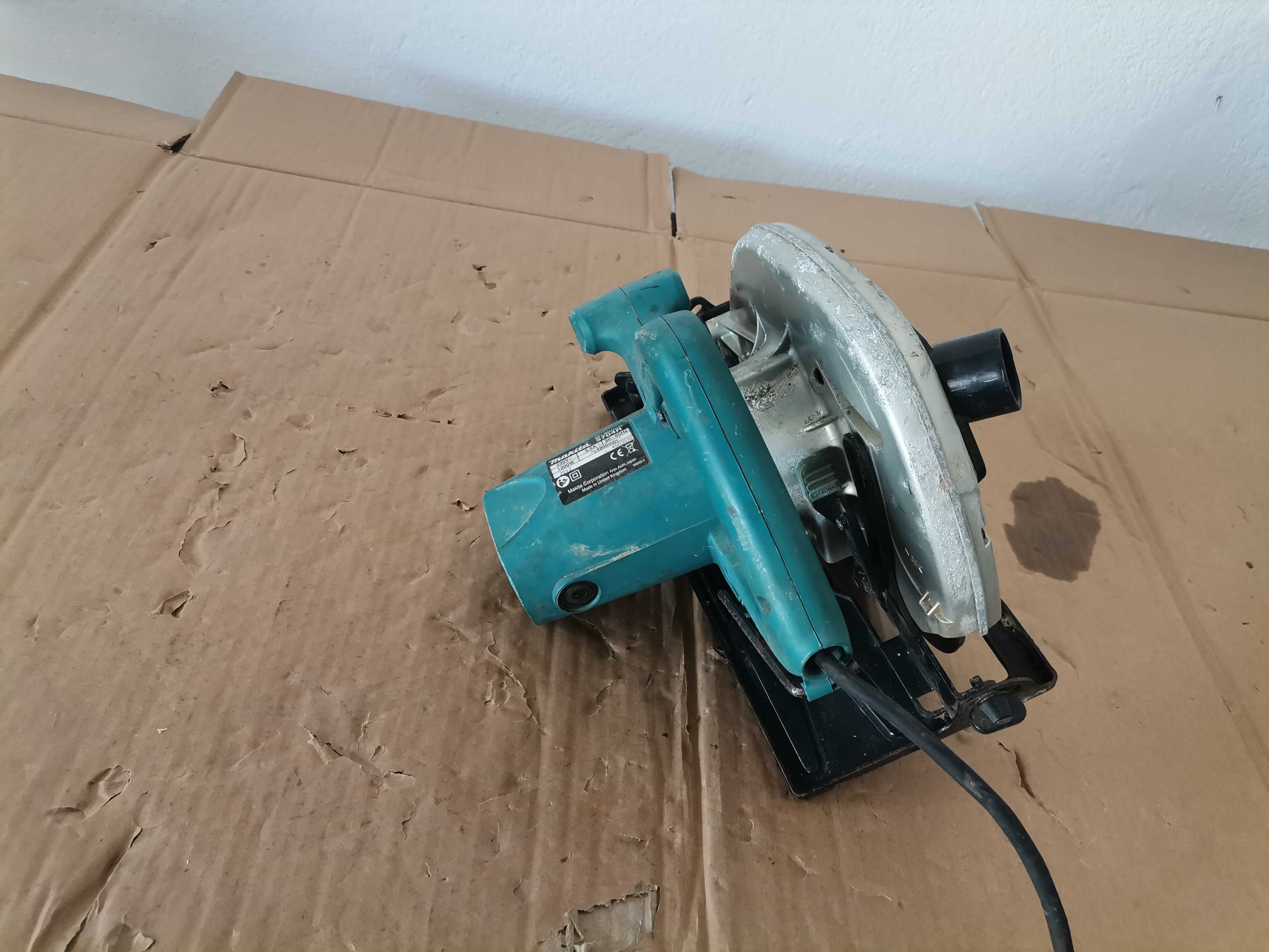 Ръчен циркуляр - Makita 1200 W