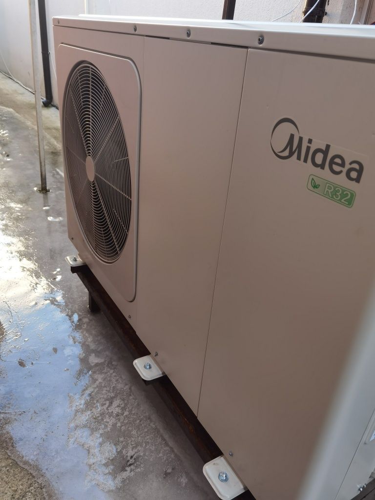 Pompa de căldură monobloc reversibila aer apa Midea 10 kw termici