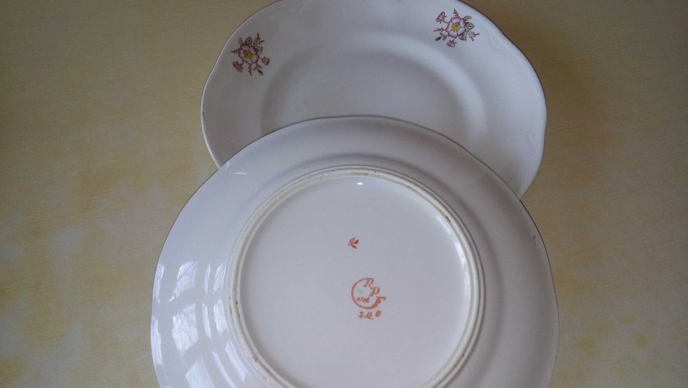 Тарелки не глубокие. производство Рига