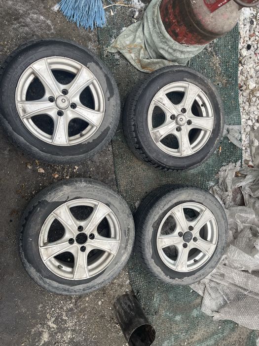 Продам диски вместе с резиной, отъездил 1 сезон как новая