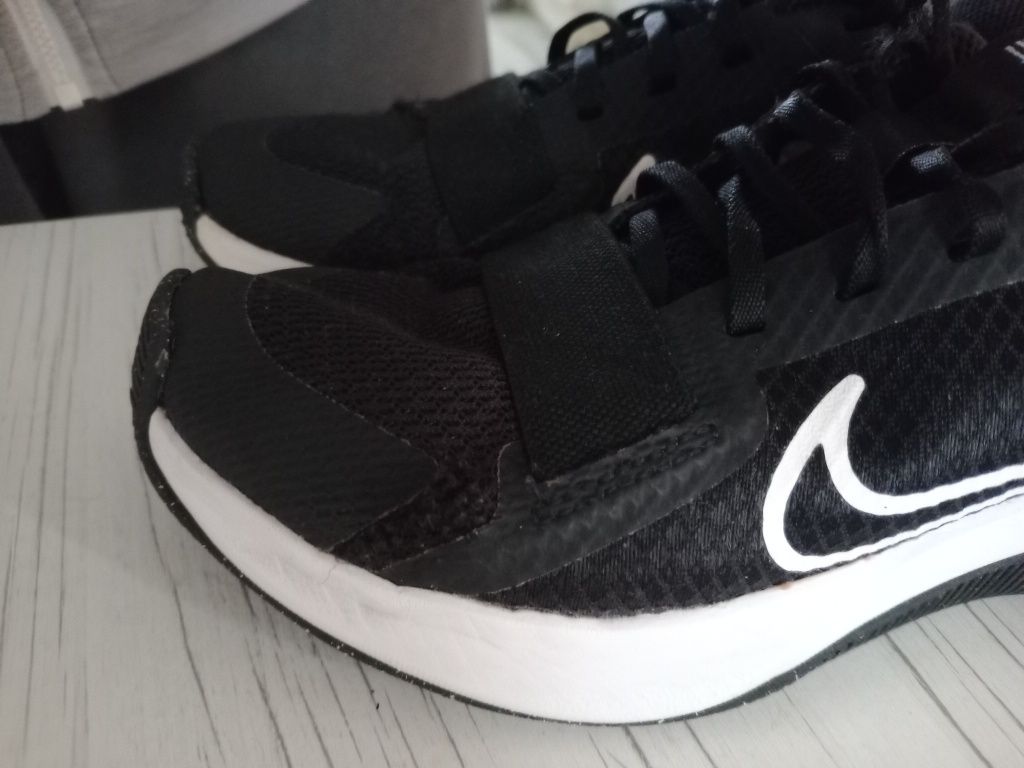 NIKE детски маратонки 35н