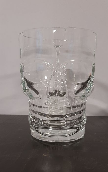 Халба череп стъклена