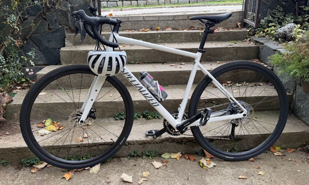 Продавам колело Specialized + аксесоари + екип