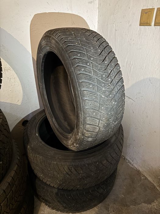 Yokohama зимние 3 шт в отличном сост 235/45/18
