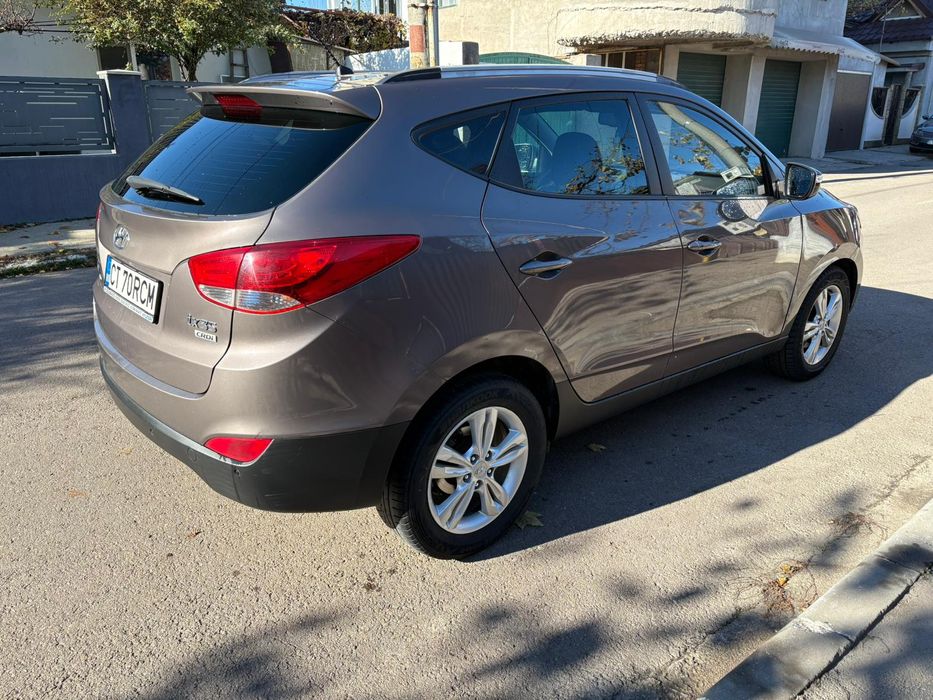 Vând Hyundai ix35
