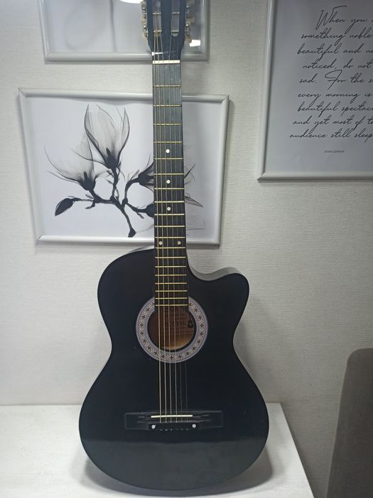 Продам акустическую гитару от компании DENN в идеальном состоянии