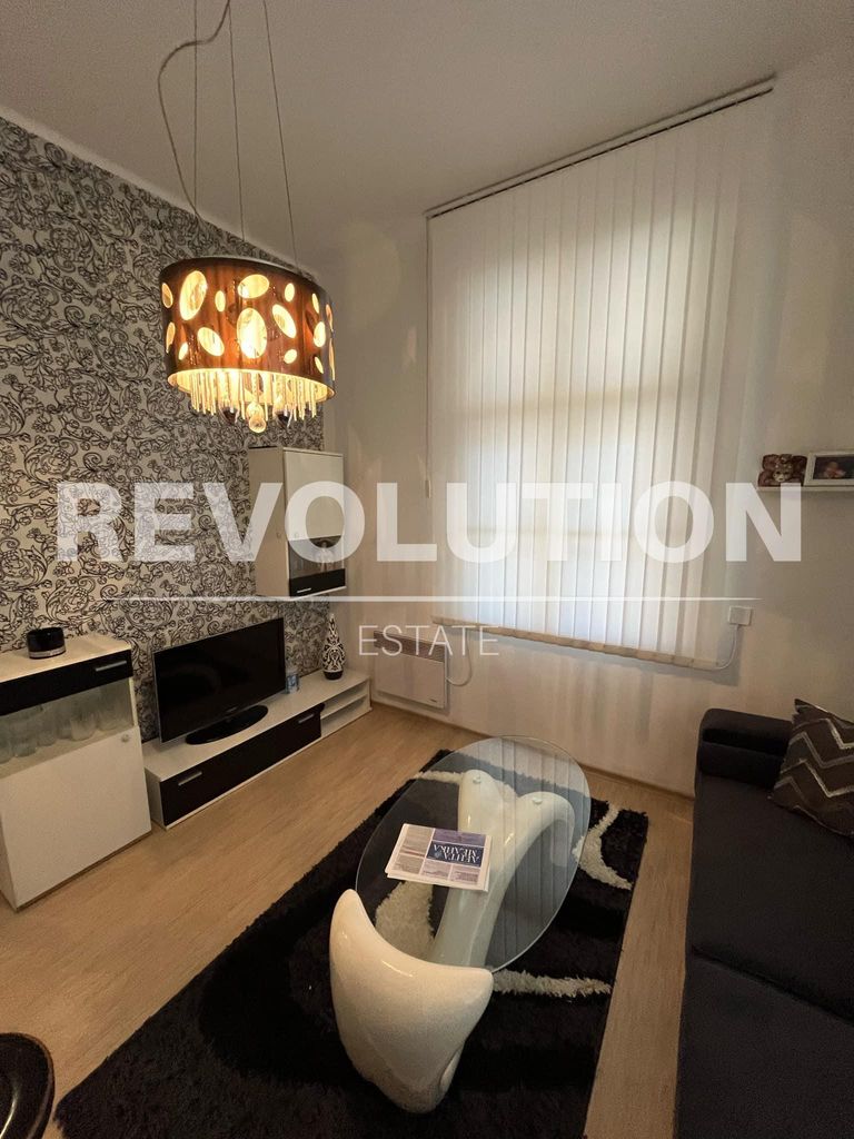 Дава се под наем Етаж от къща в Пловдив, Център - 70 кв.м за 600 € - Снимка #1