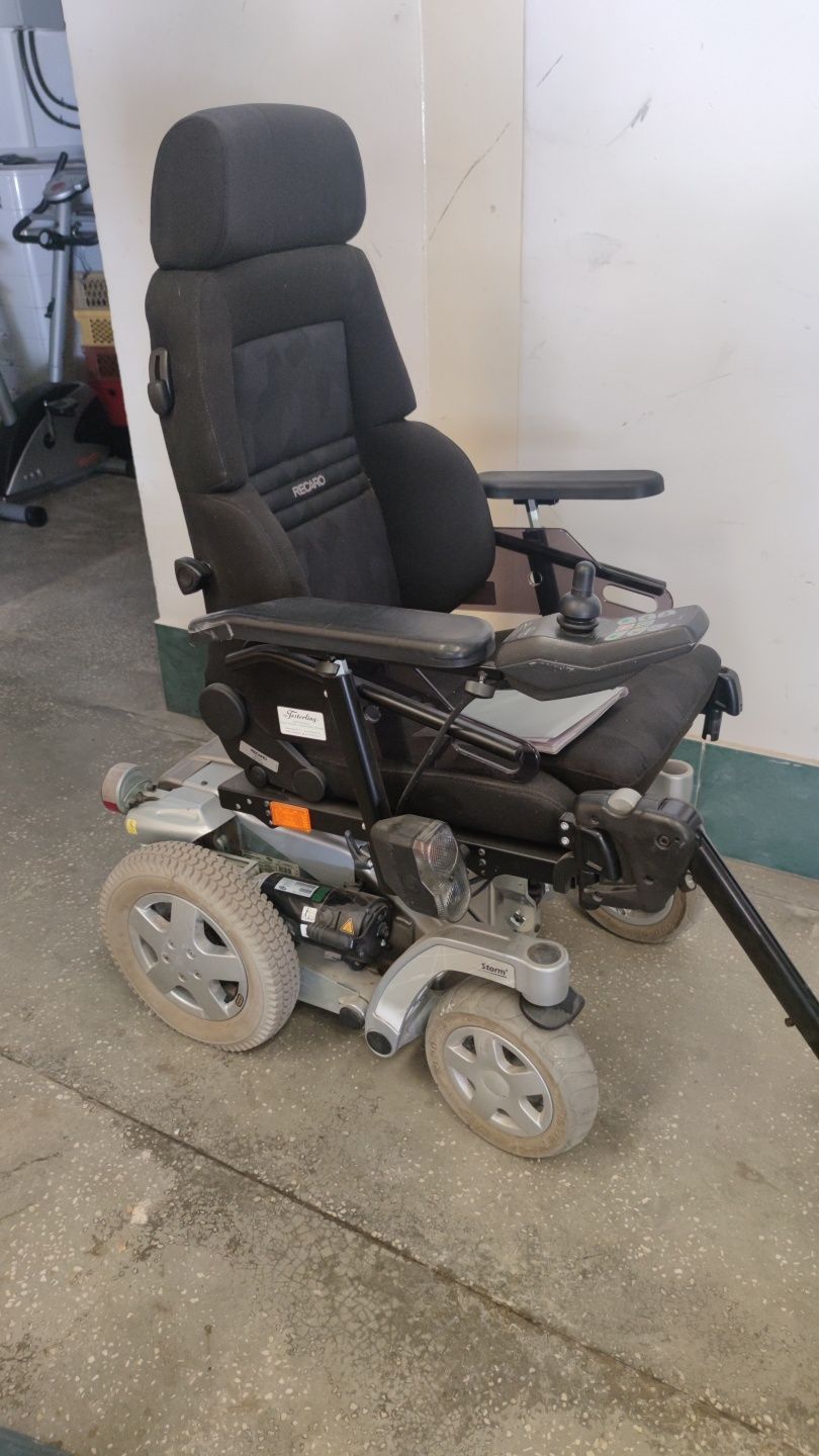 Invacare storm 4 ,scuter electric pt persoane cu handiap