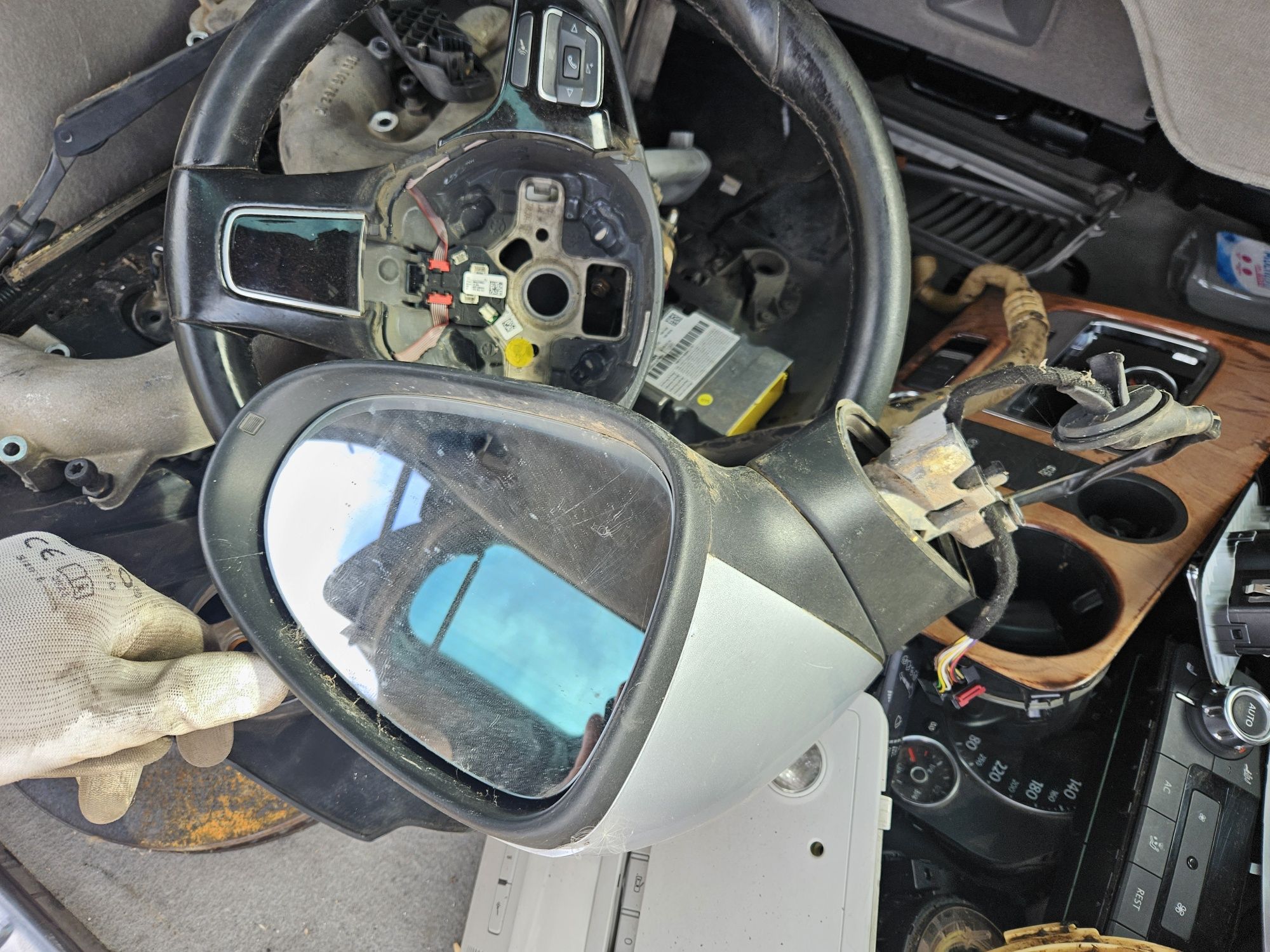 Десно огледало за Vw Tuareg 2013god