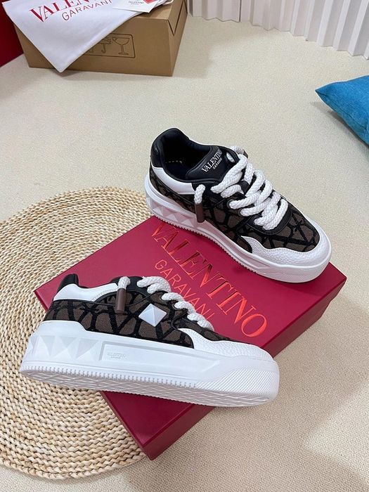 Adidasii Valentino Garavani