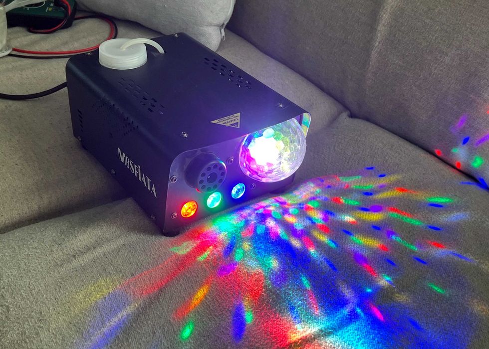 Mașină de fum cu lumini LED MOSFiATA 600W funcțională fără telecomandă