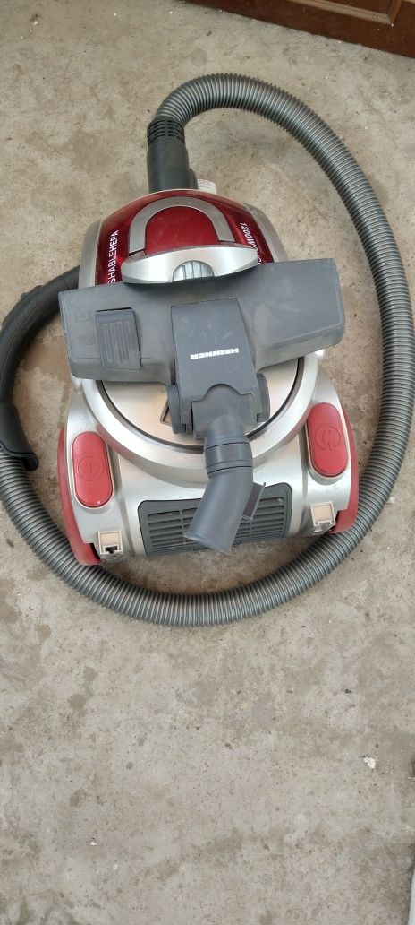 Aspirator fără sac Heinner 1200w