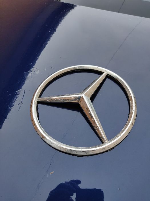 Emblemă mercedes