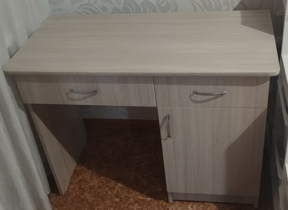 Продам письменный стол